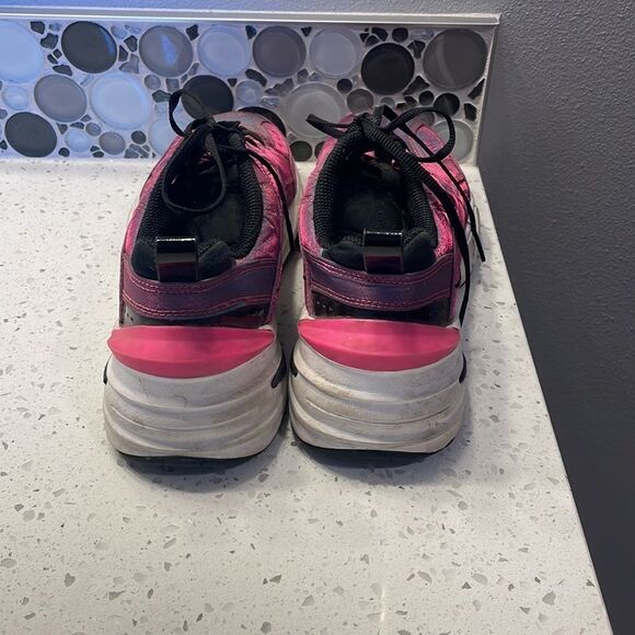 NIKE woman’s iridescent pink tennis shoes - Picture 6 of 10